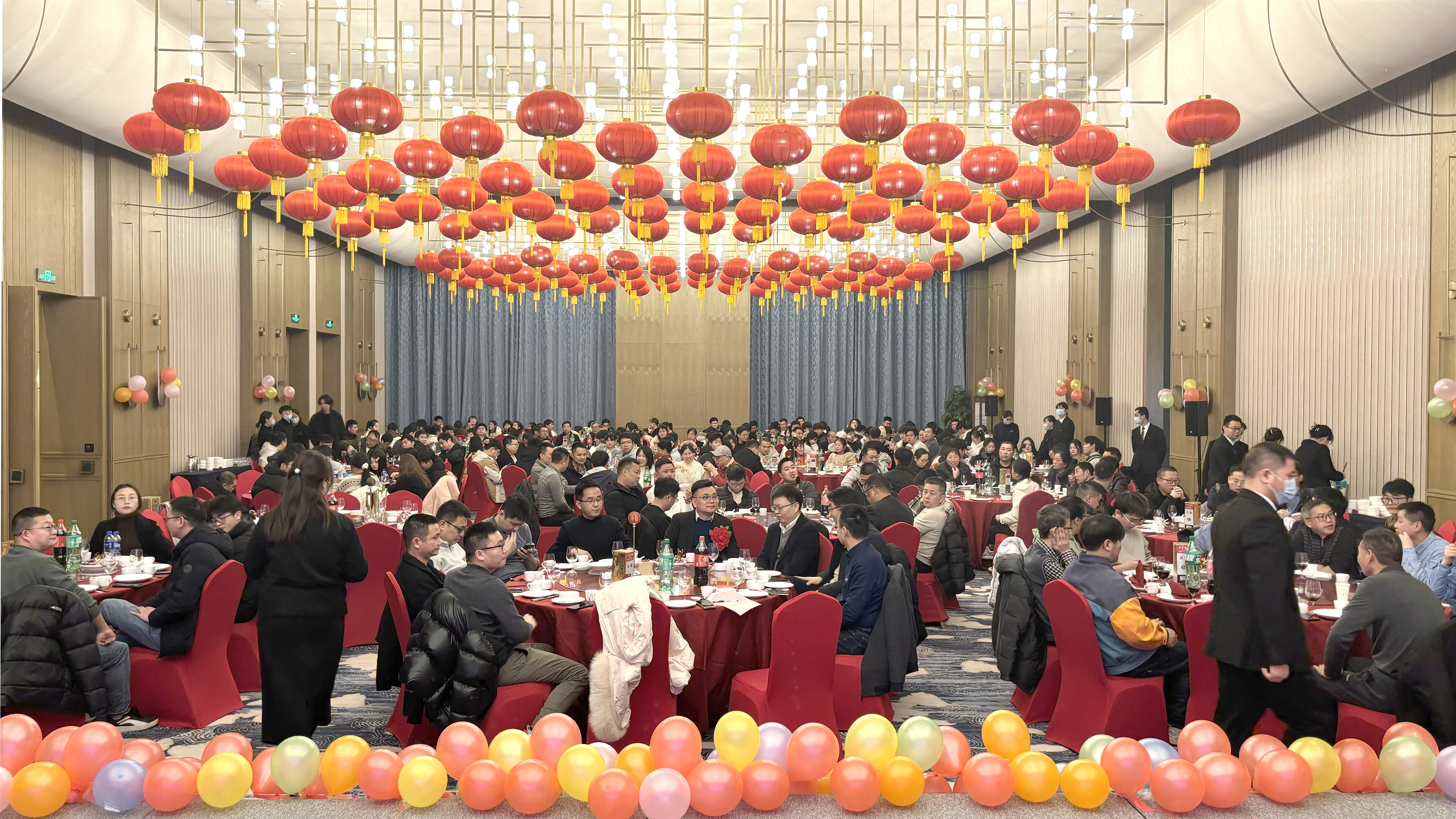 乘风破浪创佳绩 继往开来铸辉煌  betway88西汉姆联微2023年度表彰大会暨2024年迎春晚会胜利召开